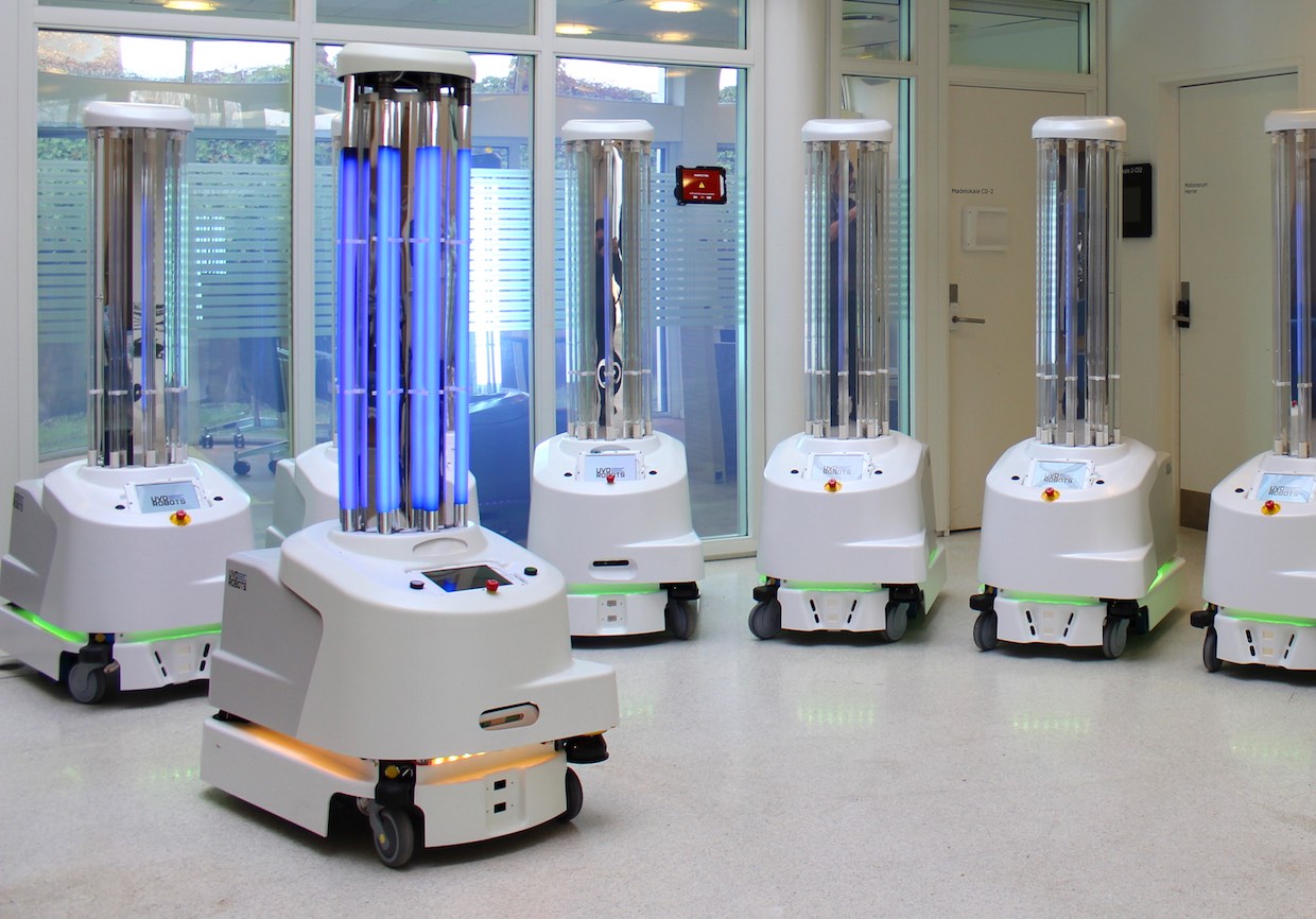 UV light robot that kills bacteria deployed in Wuhan