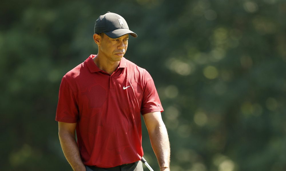 Tiger Woods Fights to Remain in Contention for the Grand Finale