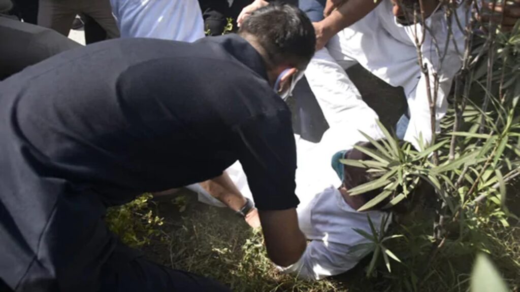 Rahul Gandhi Pushed to The Ground Before Being Arrested